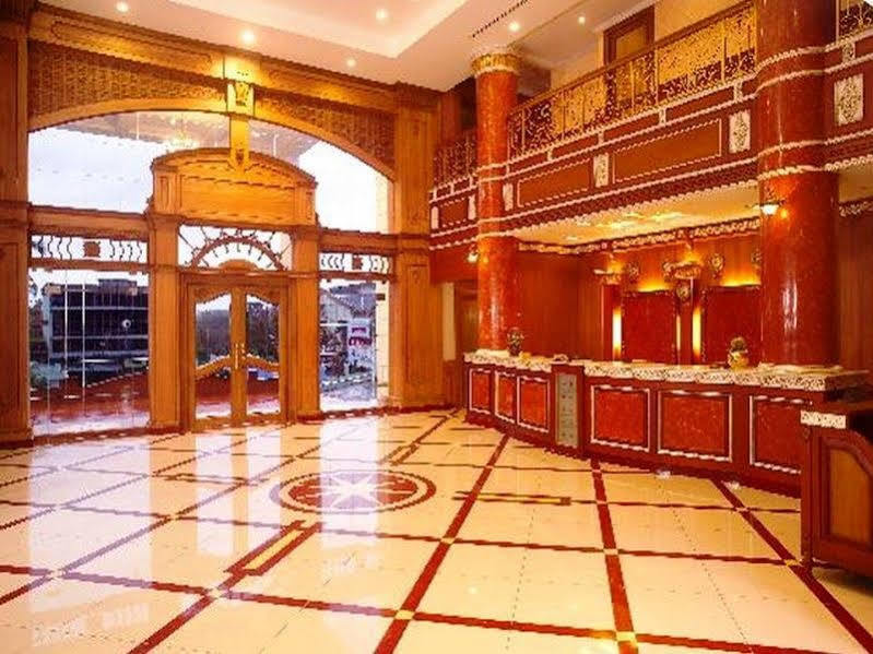 ホテル ジョイズ パレス Thrissur エクステリア 写真